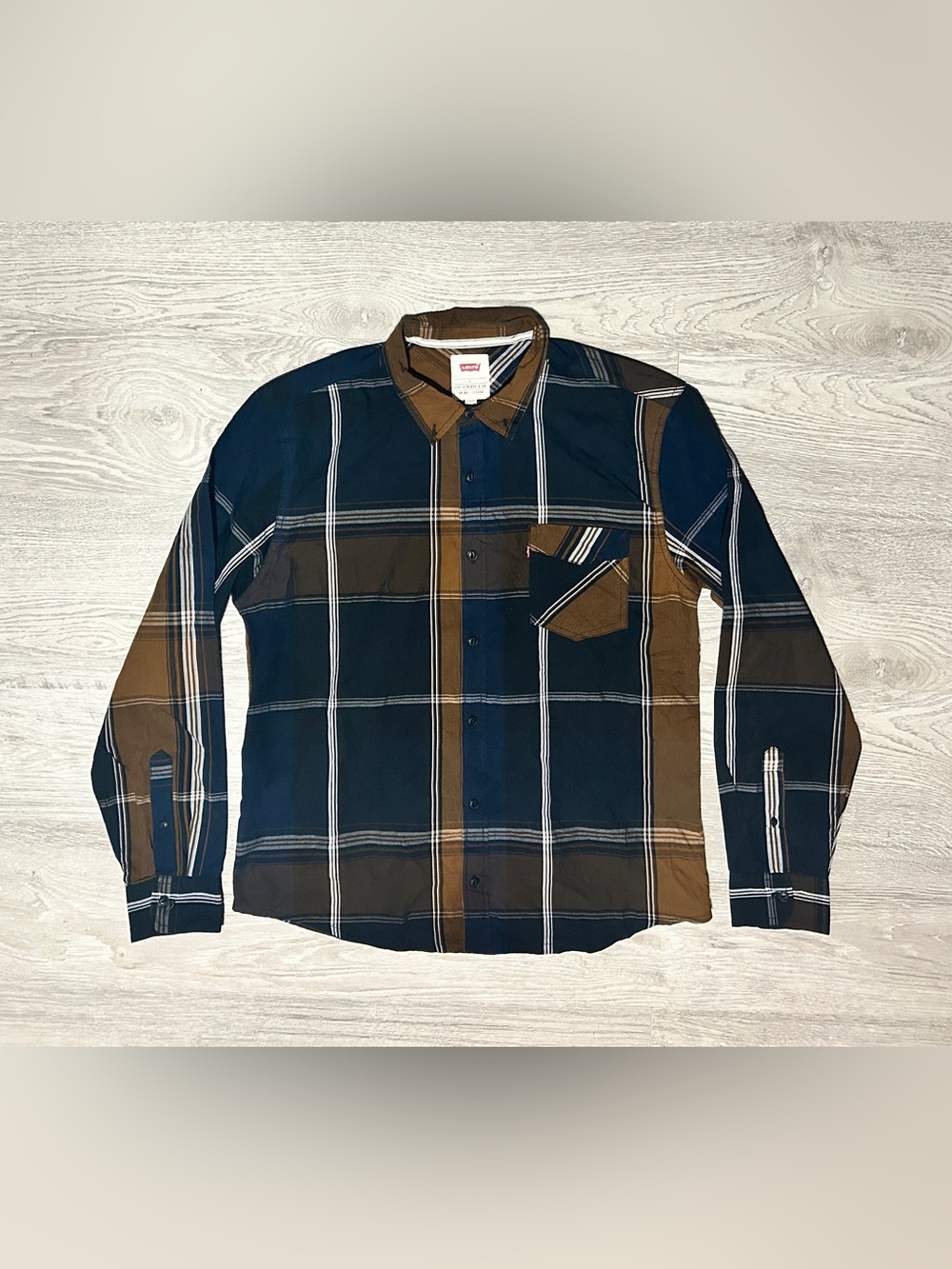 Levi's Men's Navy & Brown Plaid Long-Sleeve Button-Down Shirt